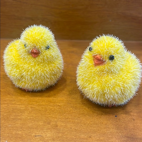 Adorable Yellow Fluffy Chick Decor - Picture 1 of 2
